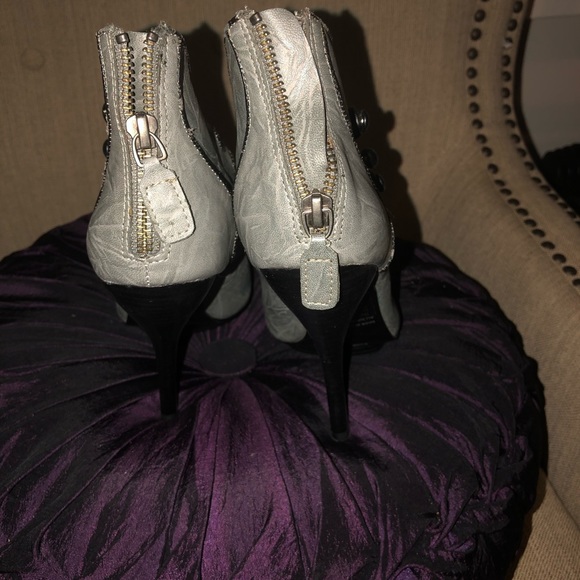 Shoes - Picture 2 of 4